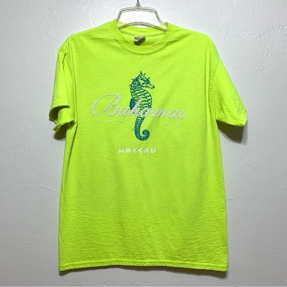 Bahamas Nassua Short Sleeve Yellow Green Neon Graphic Tee Shirt sz Medium